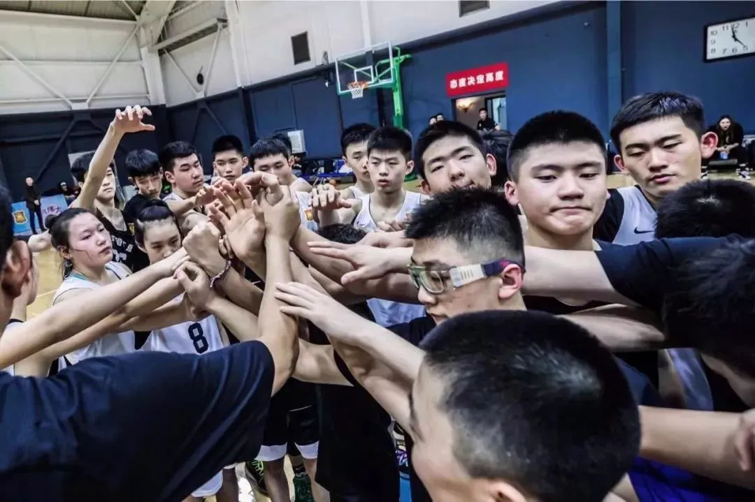 业余篮球爱好者在哪里可以找到表演赛资源_1