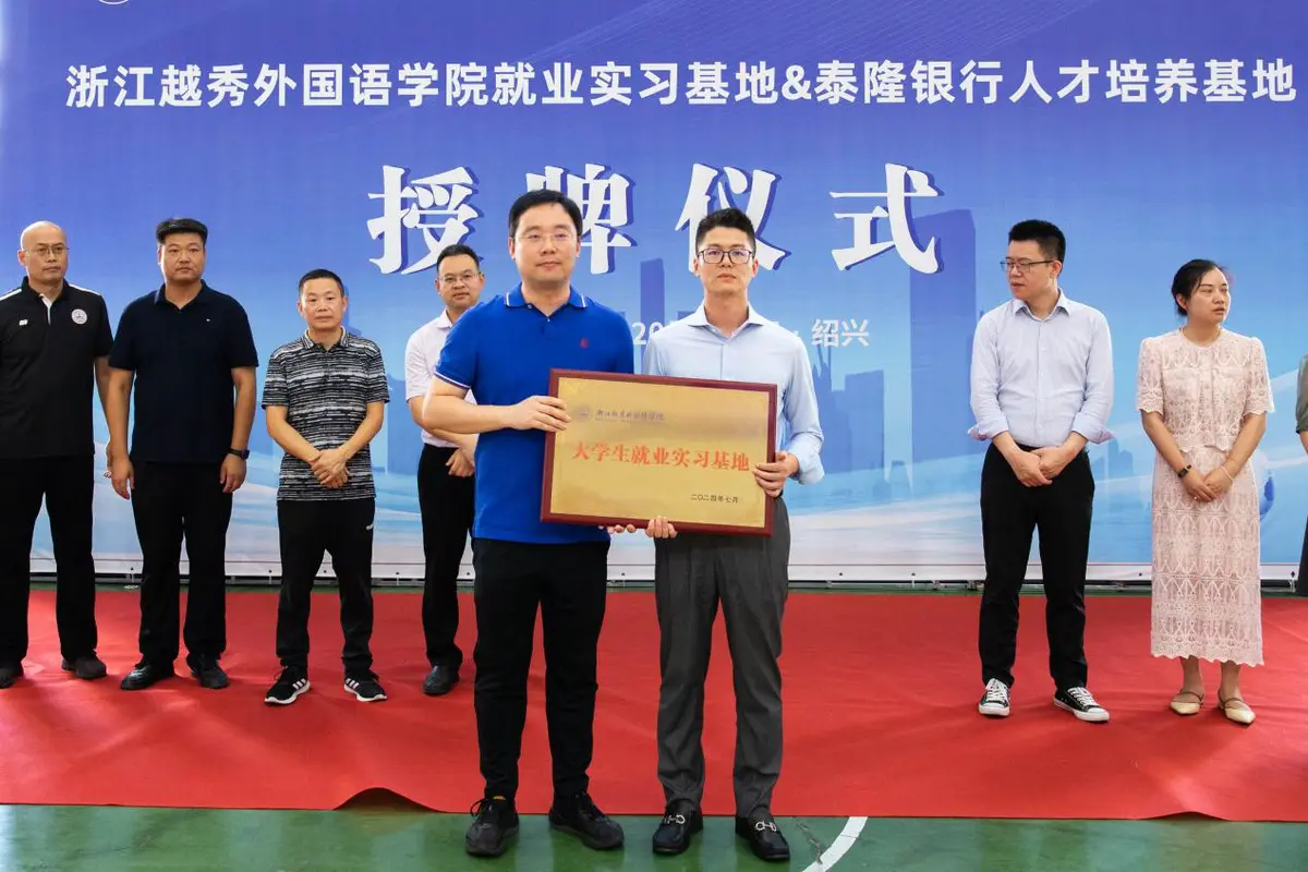 如何在篮球冬令营中加强体能训练?_2